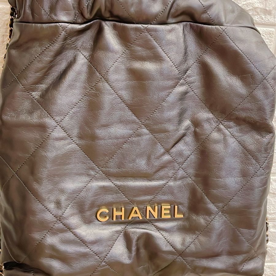平台最低激甜價近新芯片款✨Chanel香奈兒 22 bag新款backpack 亮面小牛皮金釦抽繩雙肩後背包購物袋垃圾袋(金釦)-5