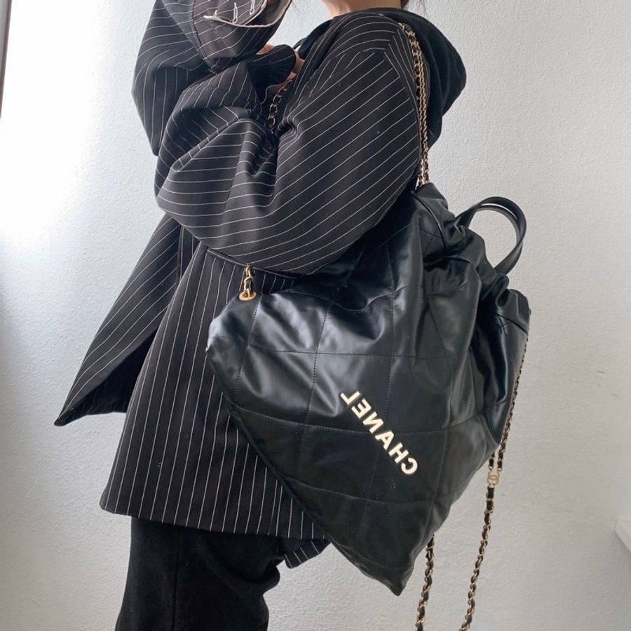 平台最低激甜價近新芯片款✨Chanel香奈兒 22 bag新款backpack 亮面小牛皮金釦抽繩雙肩後背包購物袋垃圾袋(金釦)-7
