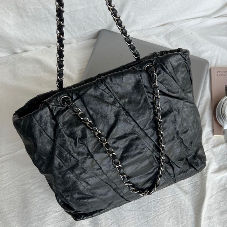 chanel黑銀油蠟皮褶皺購物袋-7