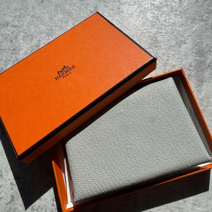 Hermès 愛馬仕 Calvi duo卡套 珍珠灰-0