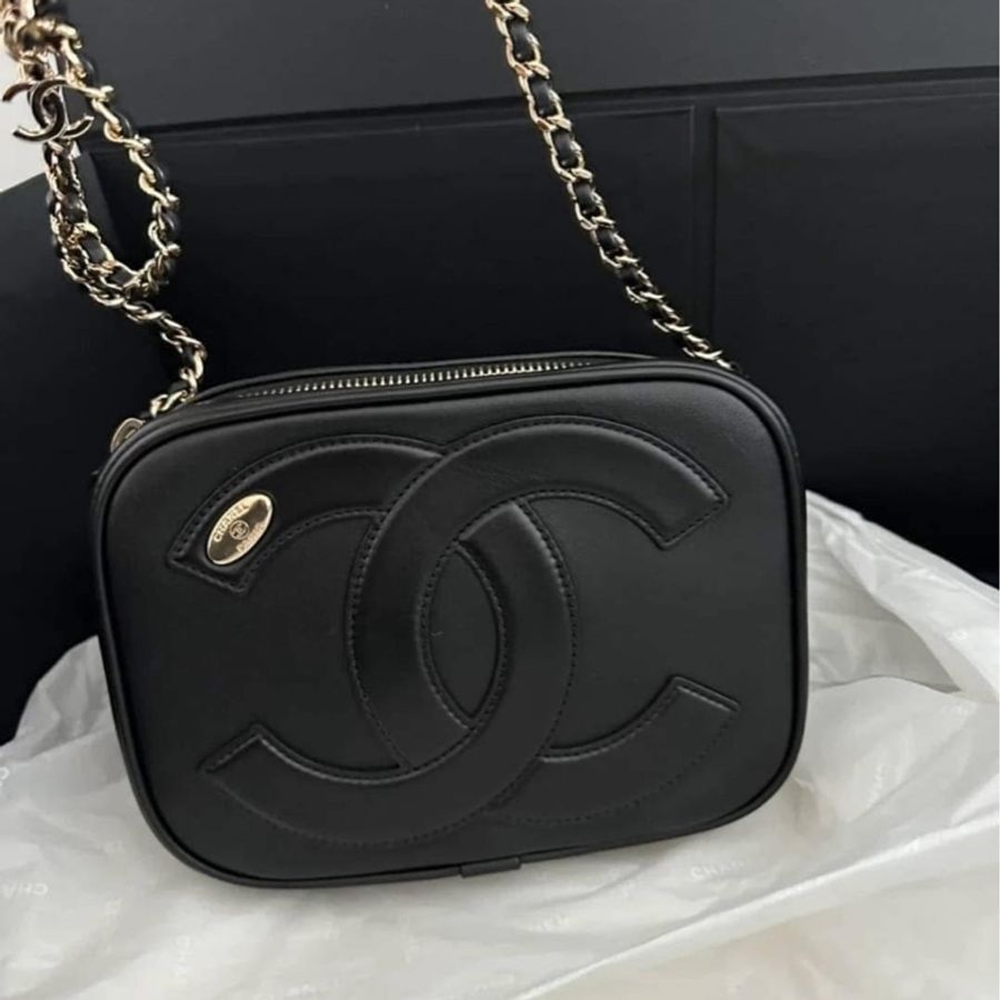 小巴黎二手名牌真品chanel 黑金 胸口 斜背 腰包 黑金 未使用-0