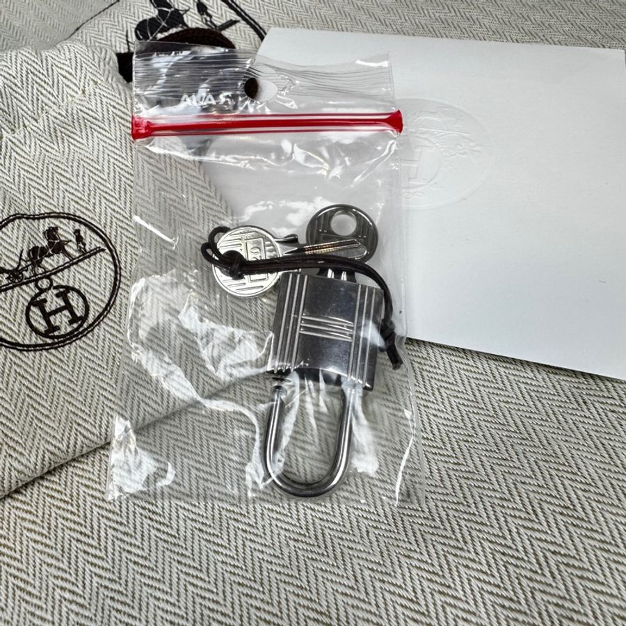 閒置全新 愛馬仕/Hermes Picotin Lock 22 藍色銀扣菜籃子手提水桶包22x17x21cm-7
