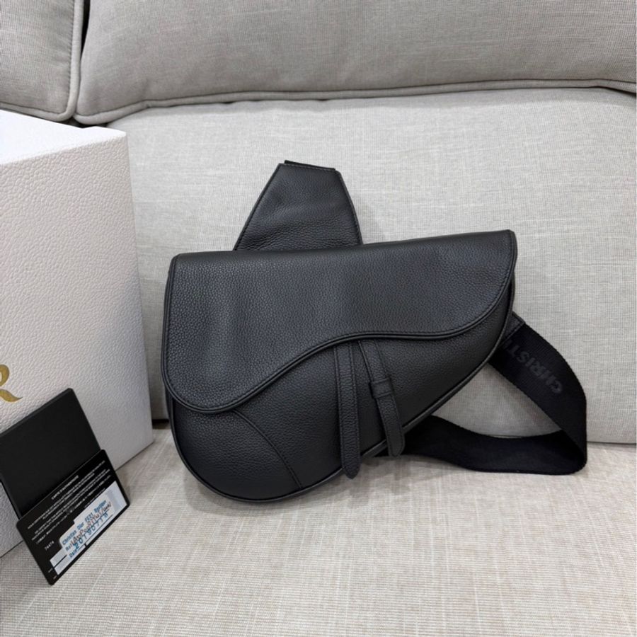 DIOR迪奧 Saddle 馬鞍包 粒面觸感牛皮胸包/單肩斜挎包 黑色 男款#男士斜挎包-0