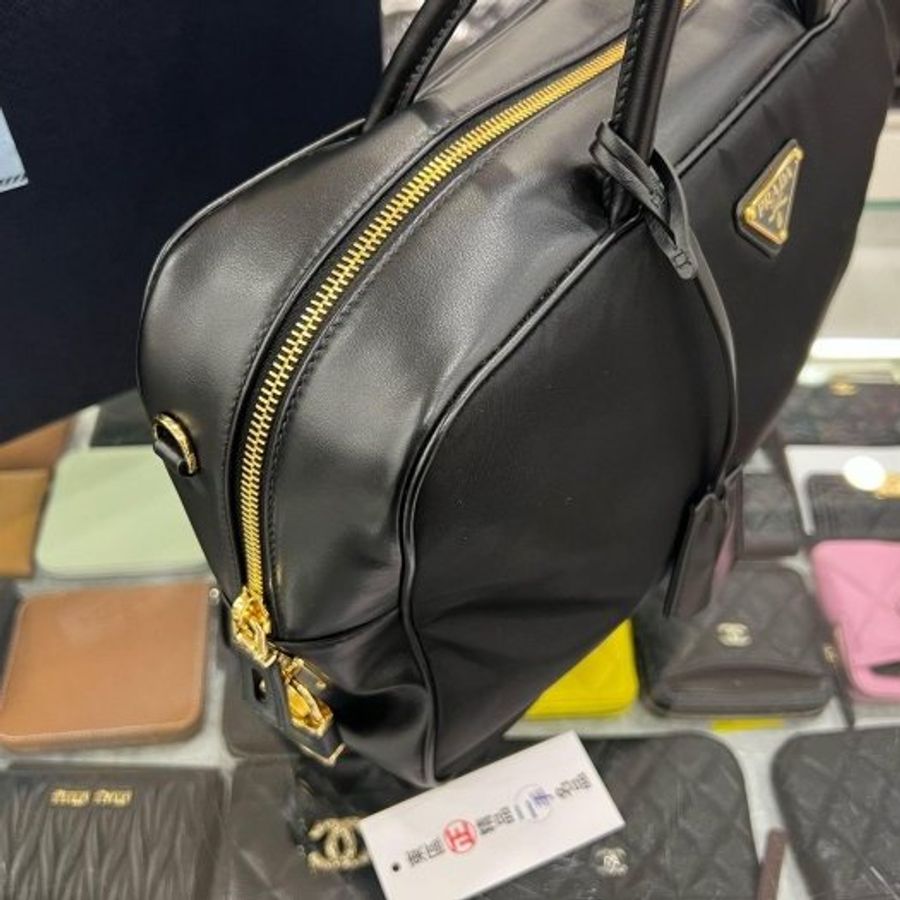 東區正精品㊣PRADA 1BB131 黑色尼龍金三角牌皮革背帶手提包肩背包保齡球包 RZ6130-4