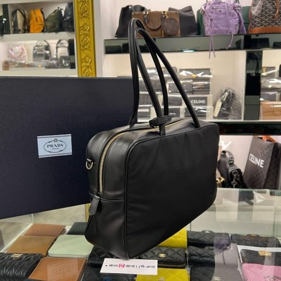 東區正精品㊣PRADA 1BB131 黑色尼龍金三角牌皮革背帶手提包肩背包保齡球包 RZ6130-9