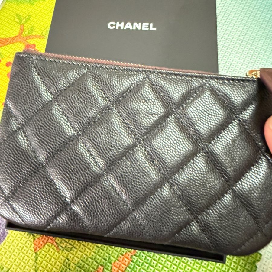Chanel。一字拉鏈卡包。黑金荔枝皮-1