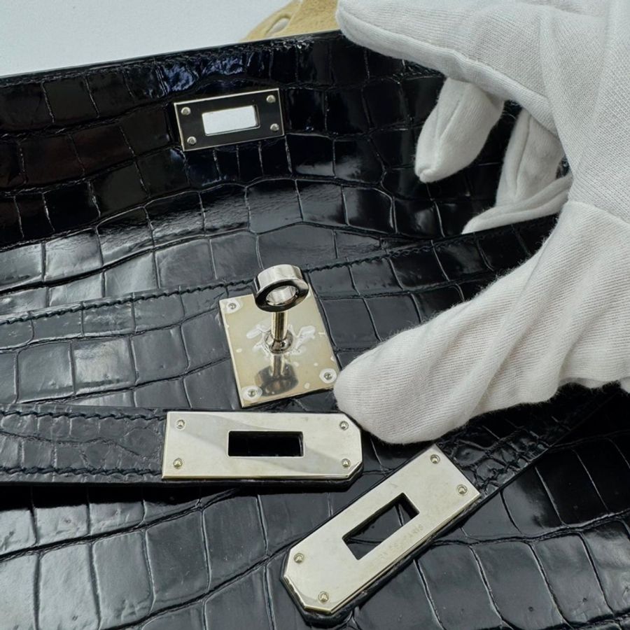 Hermès Kelly Cut Pochette in Shiny Black Crocodile Leather with Palladium Hardware Stamp X-11