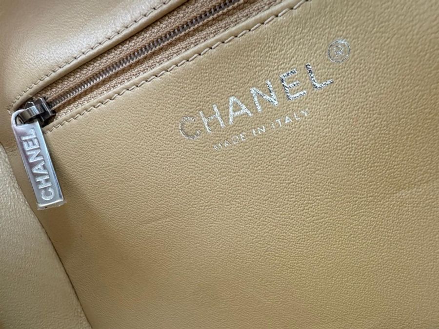 Chanel 2019 Patent Leather & Natural Rattan Wicker CC Filigree Black Medium Vanity Case with Silver Hardware-11