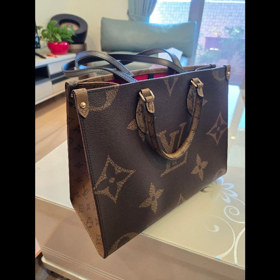Louis Vuitton Onthego MM 帆布印花手提肩背包(焦糖x卡其棕)-0