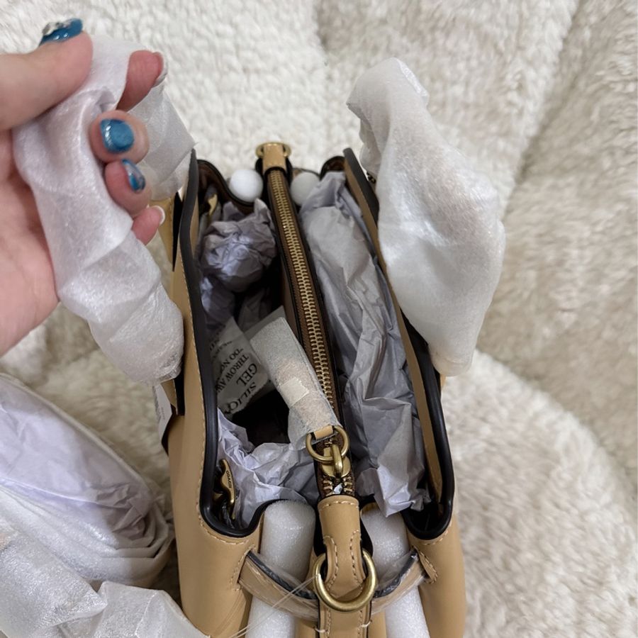 未使用Coach Empire Carryall 26 皮革手袋-18