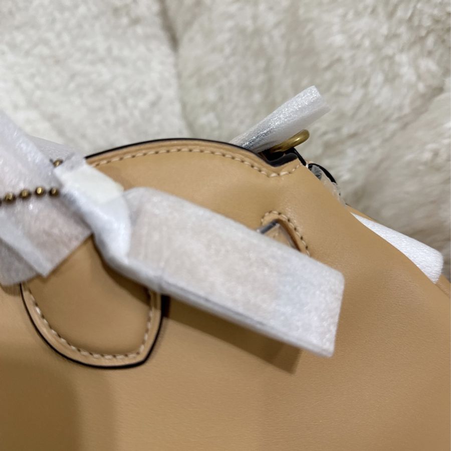 未使用Coach Empire Carryall 26 皮革手袋-34