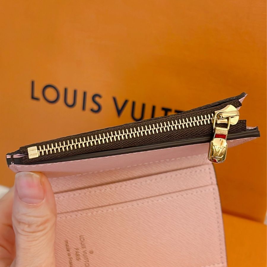 近新閒置正品✨ LV Louis Vuitton路易威登 Zoe 系列Monogram老花三折短夾金釦/粉-10
