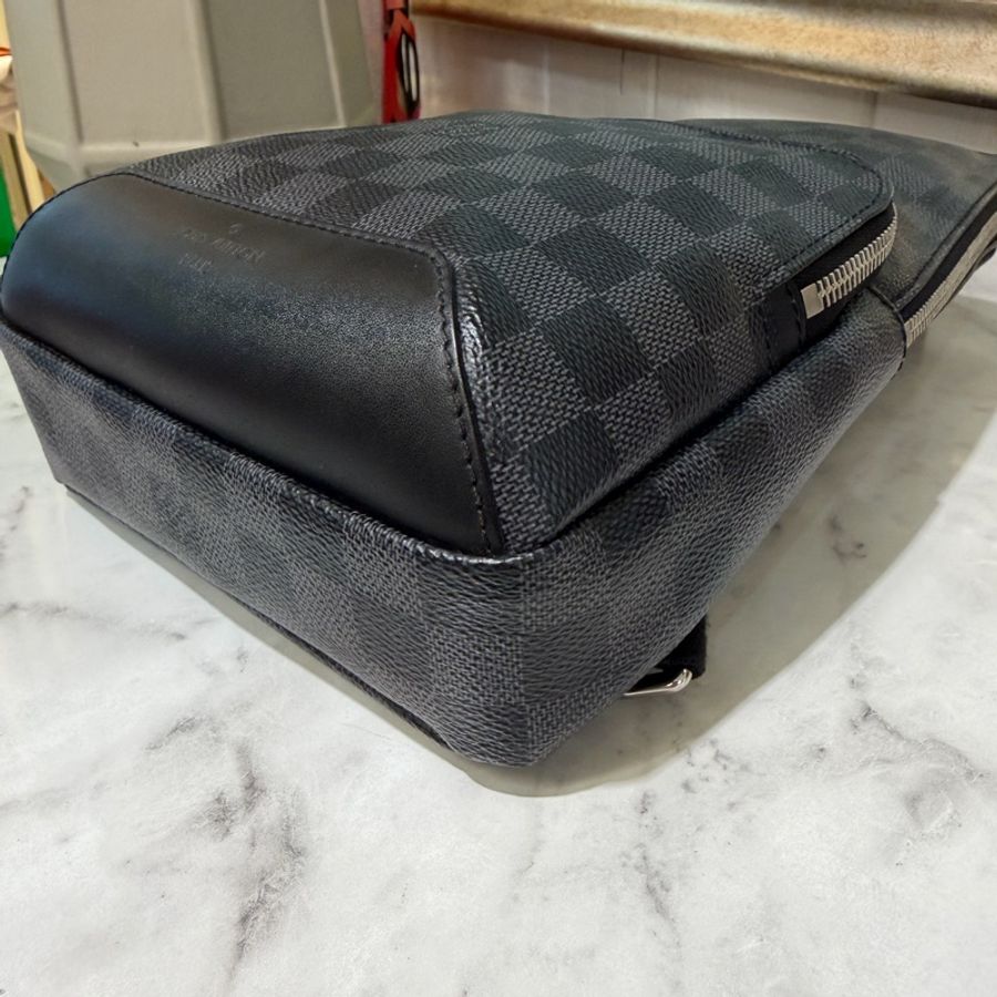 LV 黑灰棋盤格Avenue Sling銀釦ㄇ拉前口袋胸包N41719-5