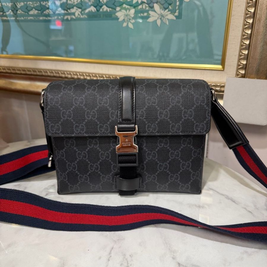 Gucci 黑灰PVC拼黑皮邊銀扣下蓋插釦式肩斜背包-0