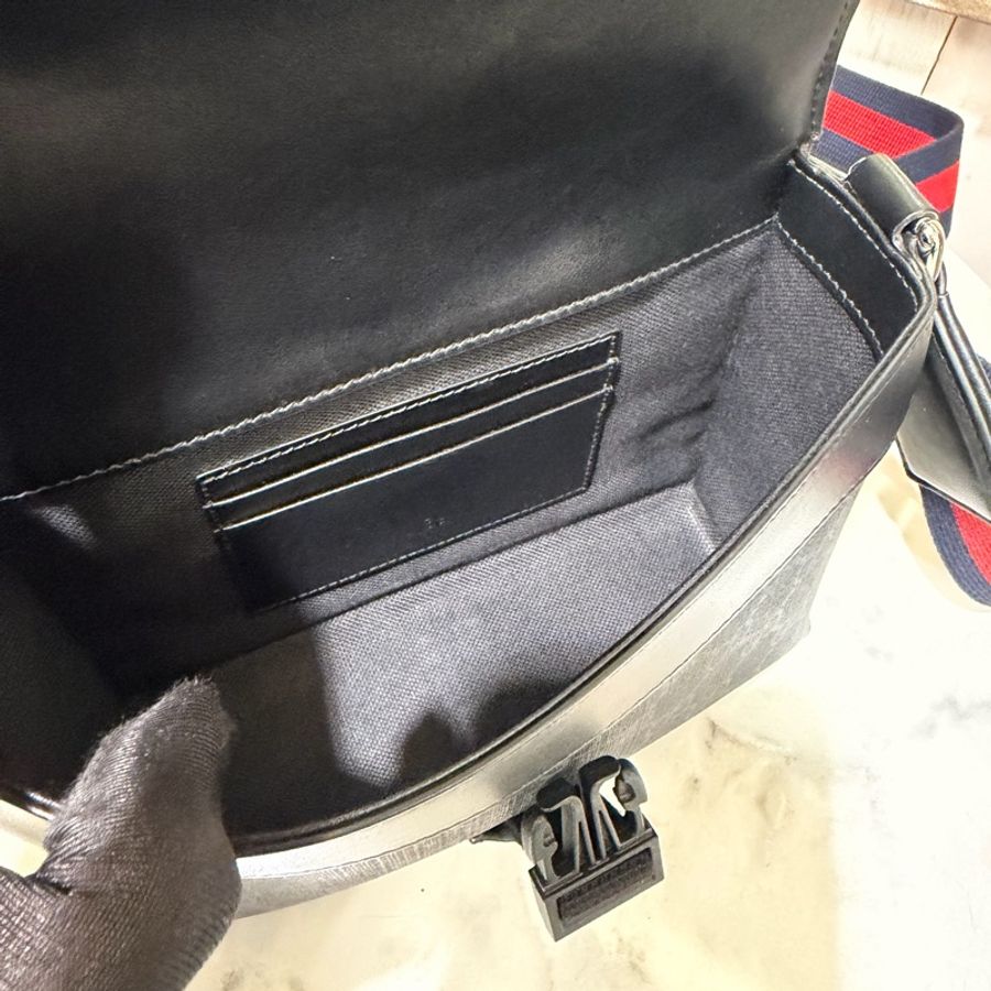 Gucci 黑灰PVC拼黑皮邊銀扣下蓋插釦式肩斜背包-7