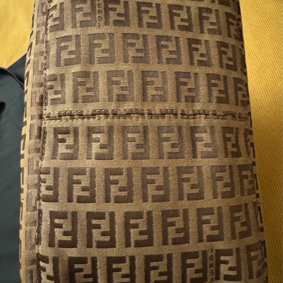 FENDI 經典精品🉐超值套組大特價🉐全套都幫您配好了👍老花肩背手提包 +老花長夾 =整套出售,喜歡一起帶走(成套更有質感及收藏完整度&穿搭一致性)瘀-20