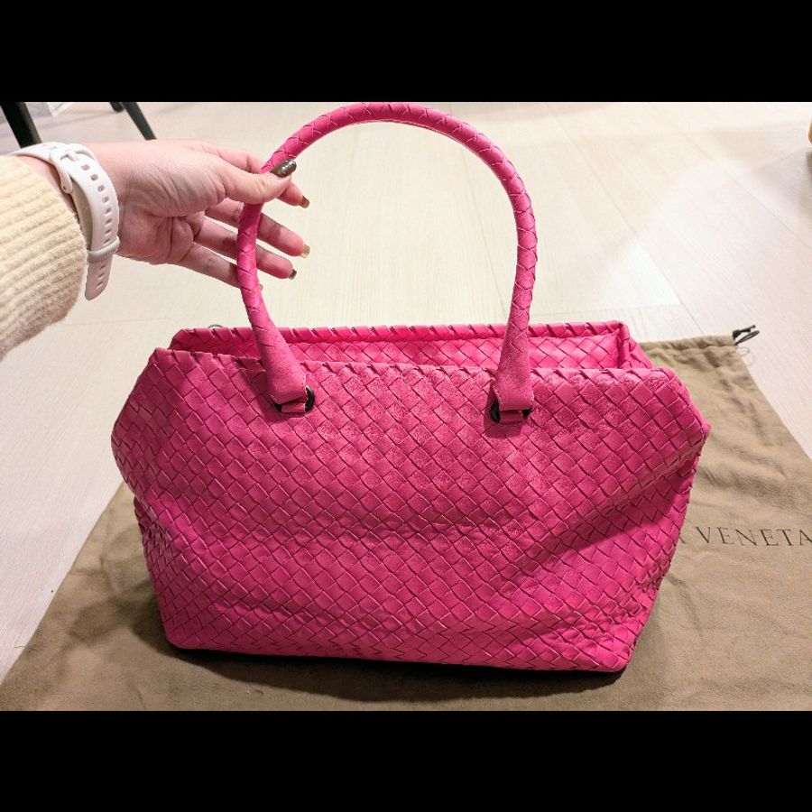 「全新閒置品」Bottega Veneta 桃紅色小編織拉鍊側背包-0