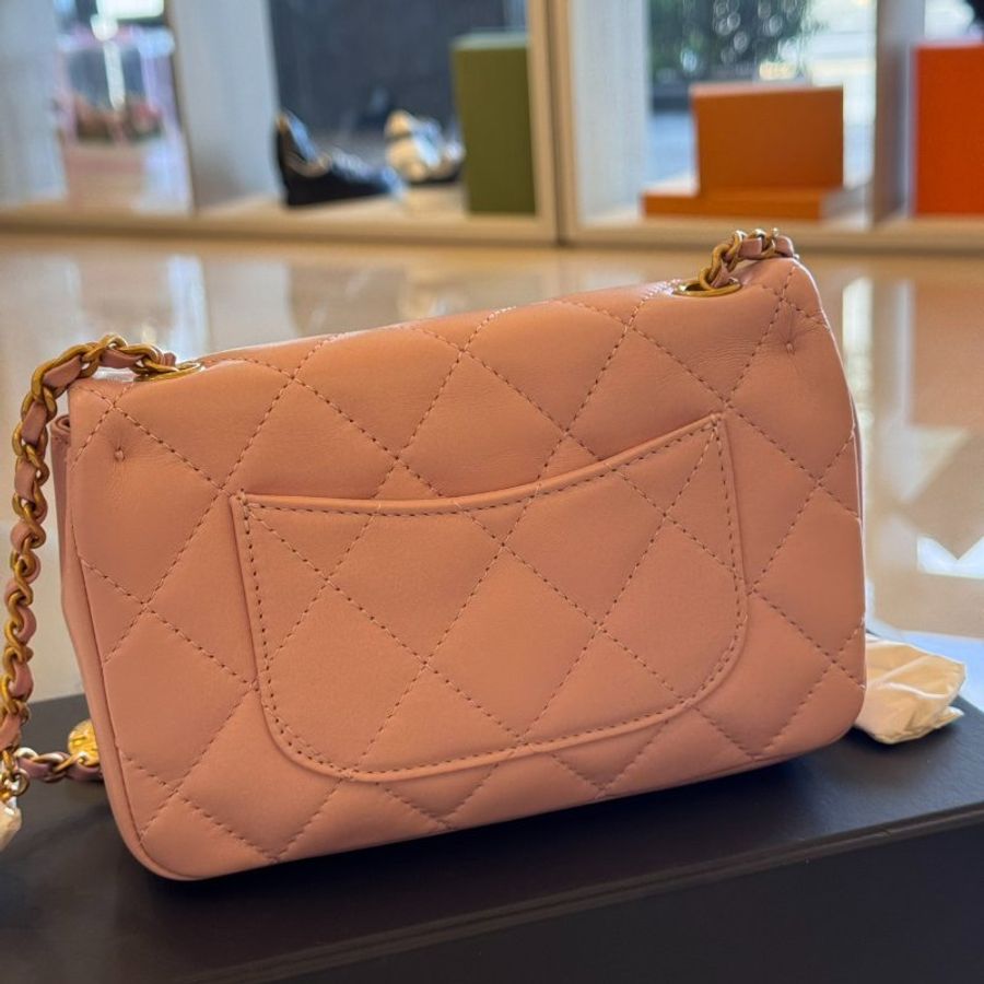 *SHIHNA名牌精品* CHANEL Mini Coco 粉色羊皮金釦愛心鍊口蓋包-3