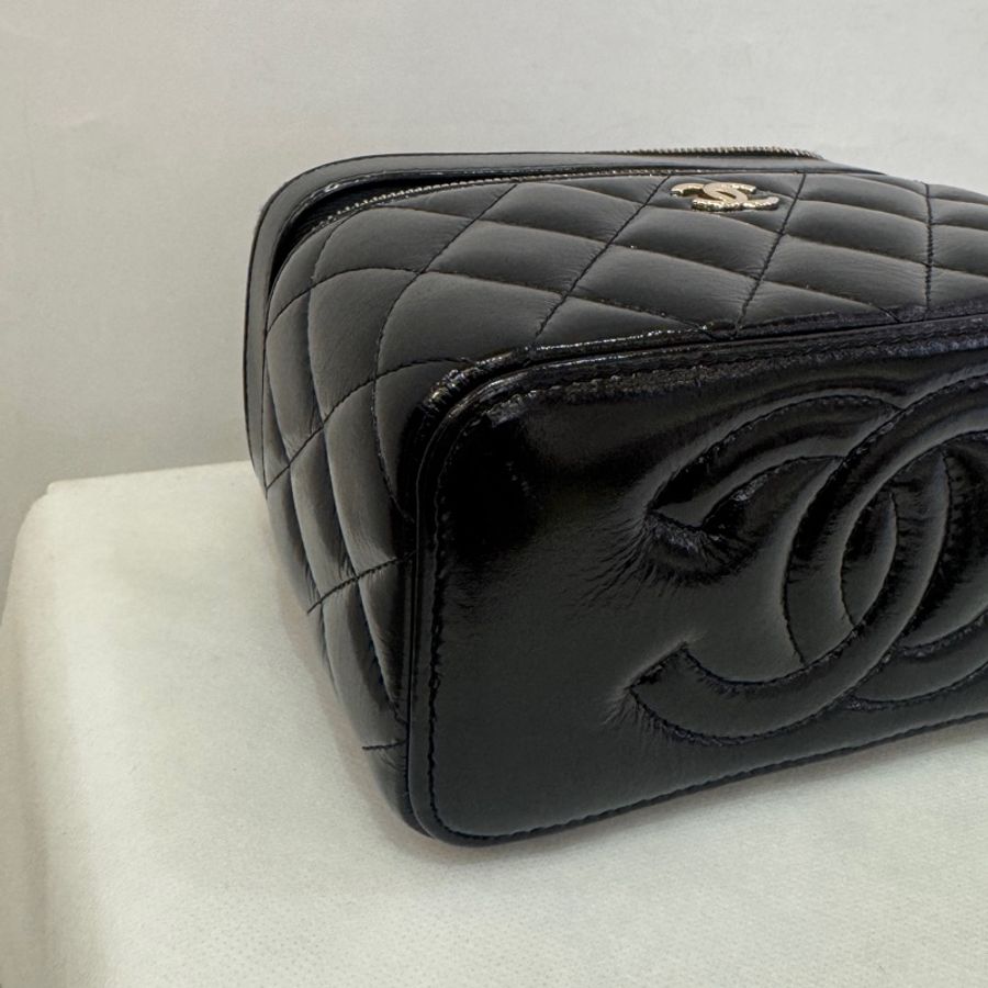 Chanel 黑金油蠟皮雙層化妝盒-5