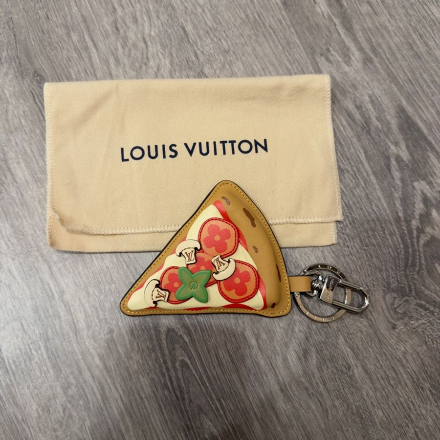 LOUIS VUITTON Monogram Pizza Bag Charm / Key Holder(Monogram 披薩包飾/鑰匙圈)-0