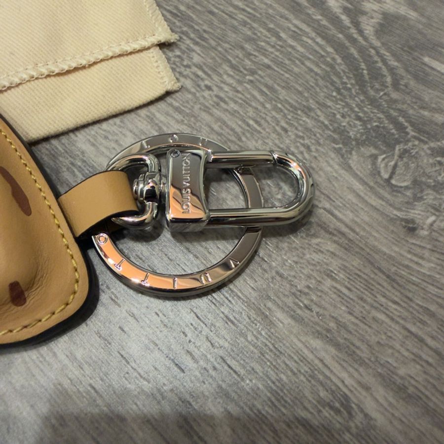 LOUIS VUITTON Monogram Pizza Bag Charm / Key Holder(Monogram 披薩包飾/鑰匙圈)-1