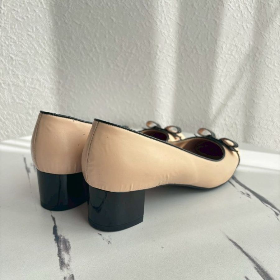 Salvatore Ferragamo 米白拼黑色蝴蝶結低跟鞋-1