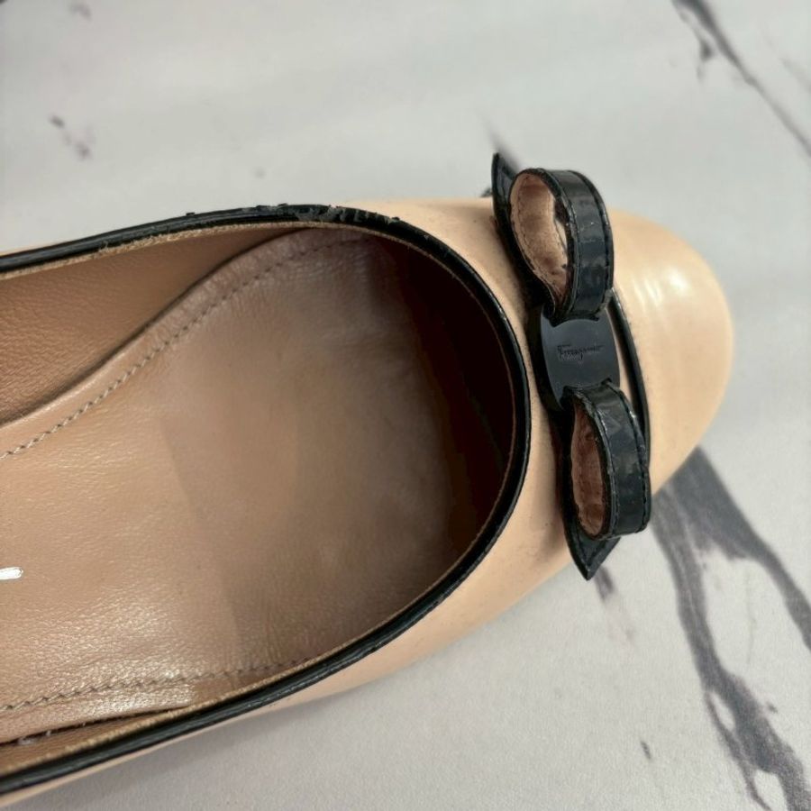 Salvatore Ferragamo 米白拼黑色蝴蝶結低跟鞋-6