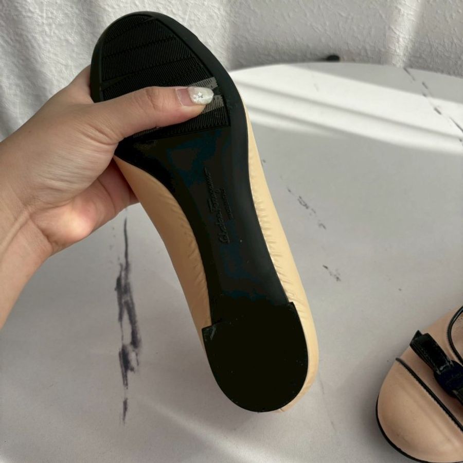 Salvatore Ferragamo 米白拼黑色蝴蝶結低跟鞋-23