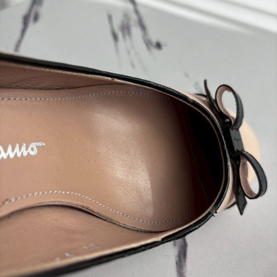 Salvatore Ferragamo 米白拼黑色蝴蝶結低跟鞋-25