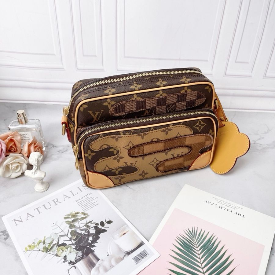 LV 聯名nigo相機包NIL fw25秀款郵差包25×11×17 98新配件塵袋盒子-3