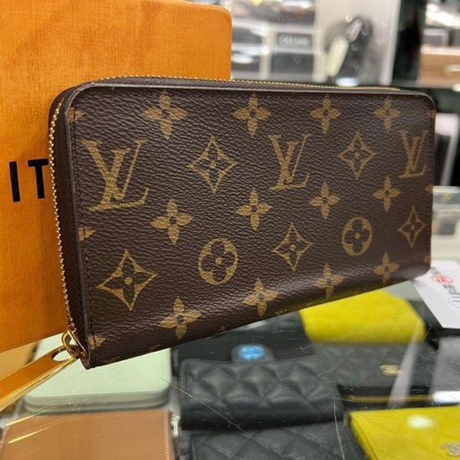 區正精品㊣LV M41894 字紋芭蕾粉紅色內裏ㄇ字拉鍊長夾 RA1851-1