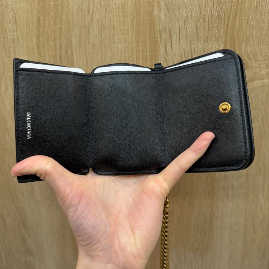 Balenciaga 黑牛皮霧金釦可以斜背三折短夾-11