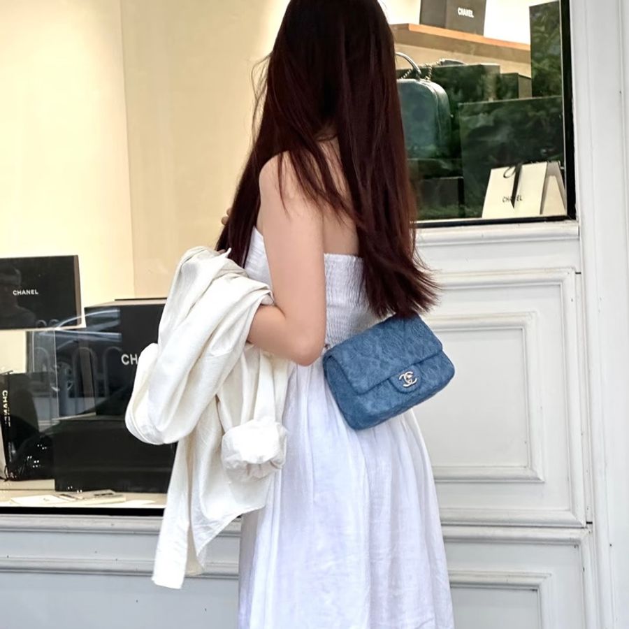 ✨Chanel 牛仔藍愛心方胖子 99新帶膜 全配💙-2