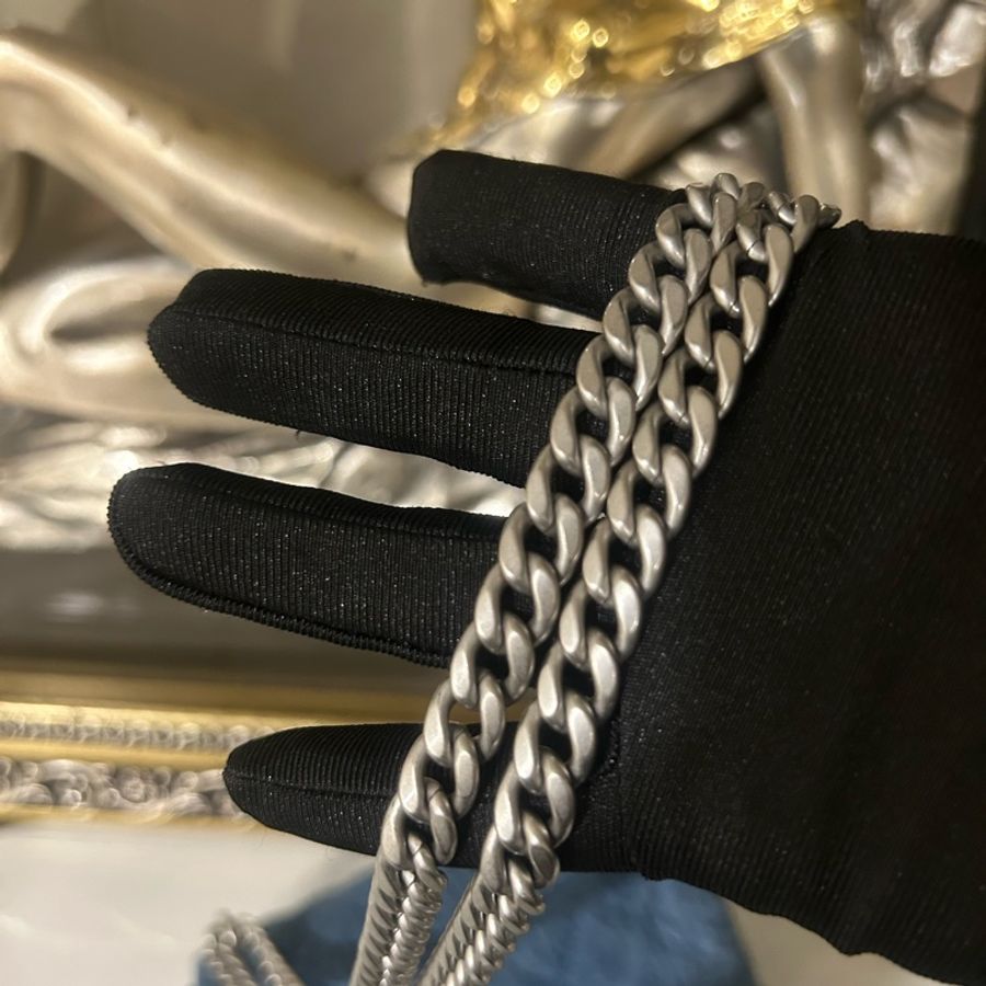✨Chanel 牛仔藍愛心方胖子 99新帶膜 全配💙-6