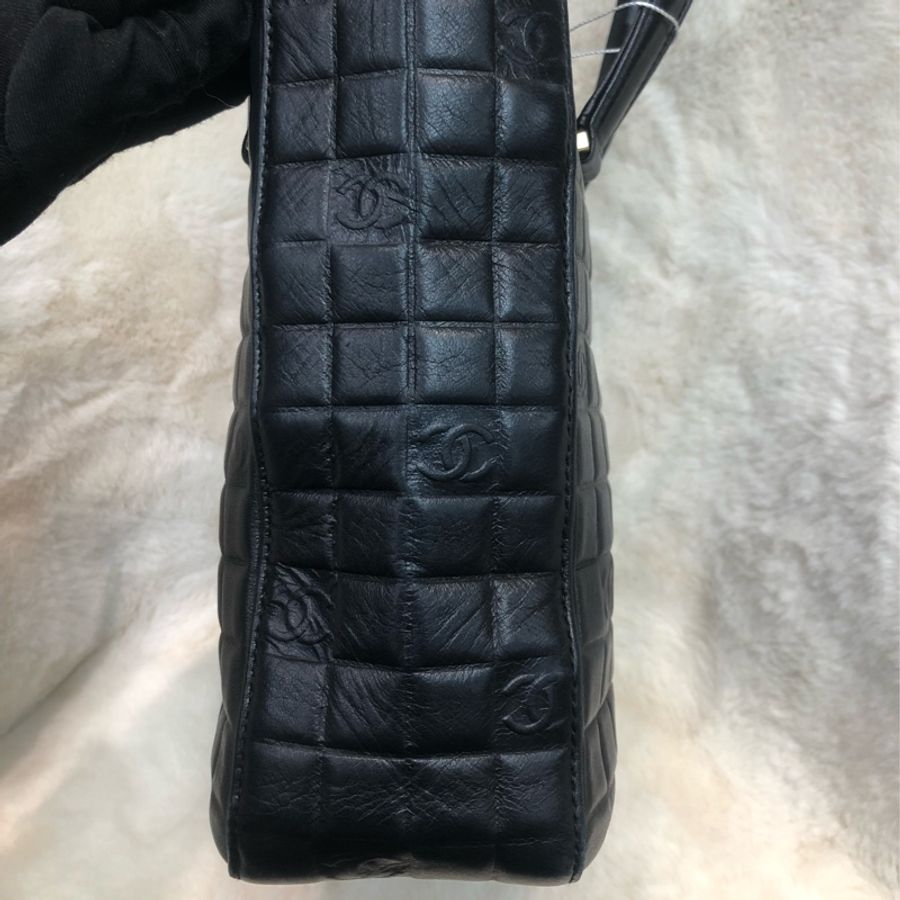 Chanel 黑色冰格方形手挽袋 XB940-3