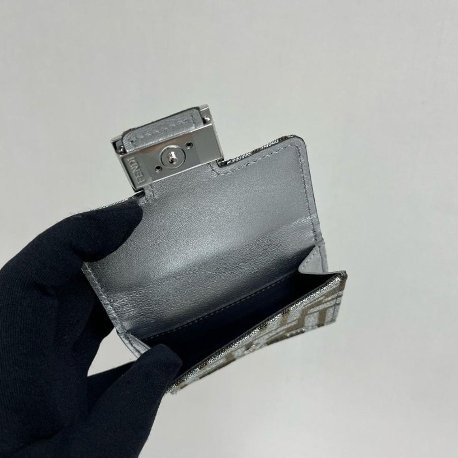 Fendi Baguette wallet-2
