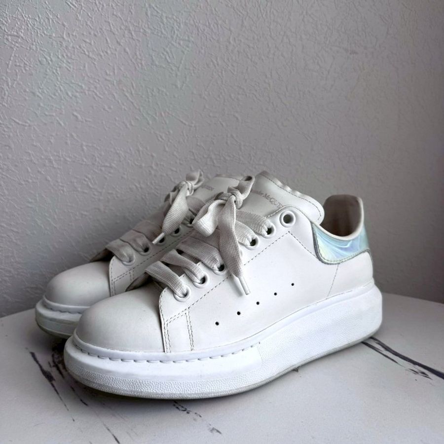 #全網最低✨Alexander McQueen 白色幻彩厚底小白鞋-0