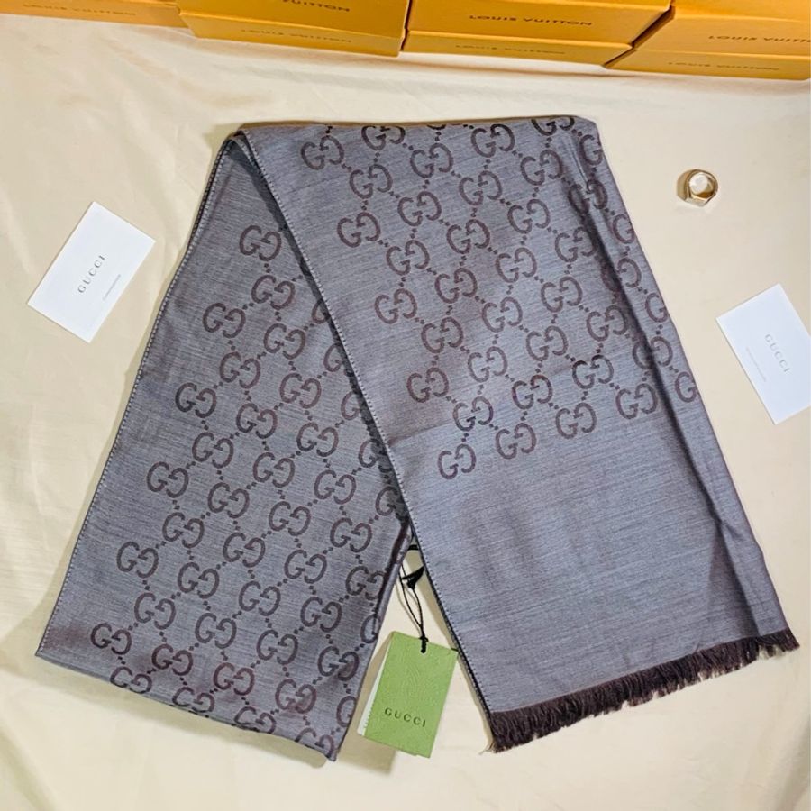 ‼️最後一條 全台最甜 全新未用 Gucci 古馳 深灰老花滿版雙色羊毛圍巾 披肩-2