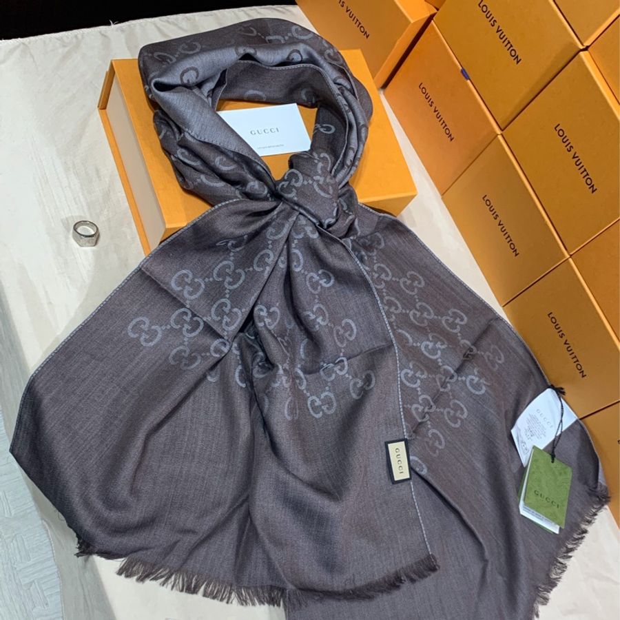 ‼️最後一條 全台最甜 全新未用 Gucci 古馳 深灰老花滿版雙色羊毛圍巾 披肩-5