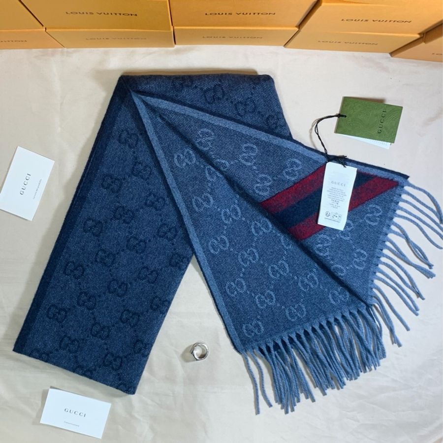 ‼️最後一條 全台最甜 全新含吊牌 Gucci 古馳 深藍雙色滿版logo 羊毛圍巾 披肩-1