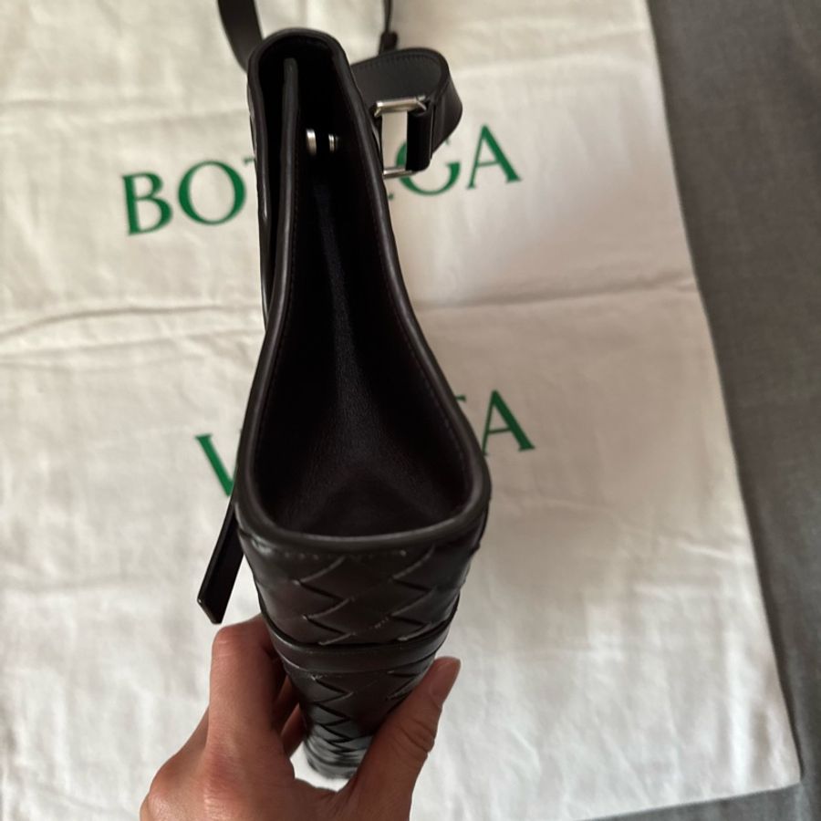 Bottega Veneta Piccolo Portfolio-23