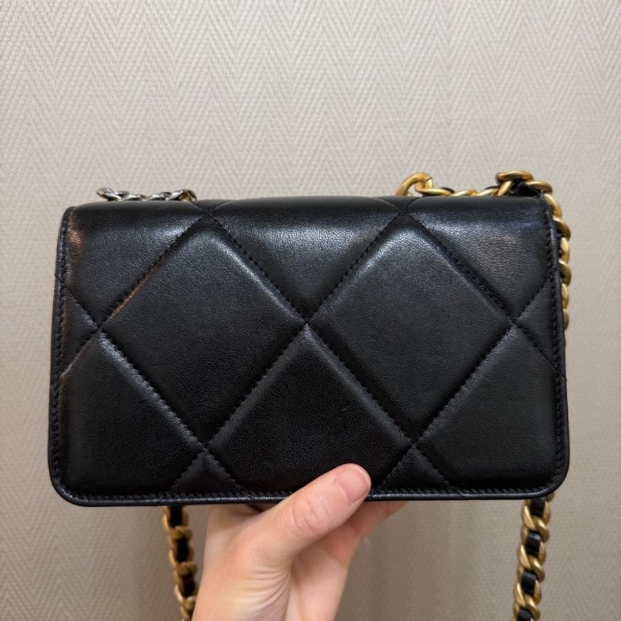 Chanel 黑羊皮19斜背WOC. AP0957-5