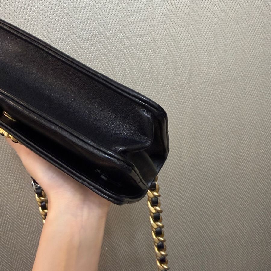 Chanel 黑羊皮19斜背WOC. AP0957-8
