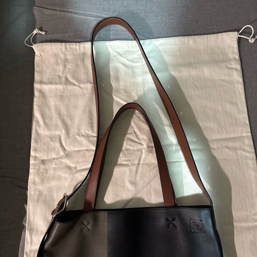 Loewe Vertical Tote Herald bag in calfskin-12