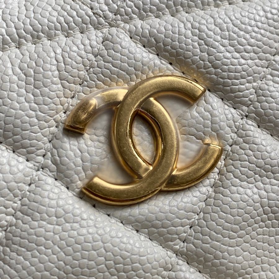 ⭐️好價入手 可分期 CHANEL 22K 白粒紋小牛皮斜背包 |神仙可愛|廢包當道|送禮送到心坎裡|保證正品|平台安心購鑒定-12