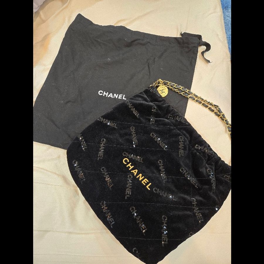 [99新] CHANEL 22 Bag 天鵝絨+CHANEL亮片(黑金)款-5