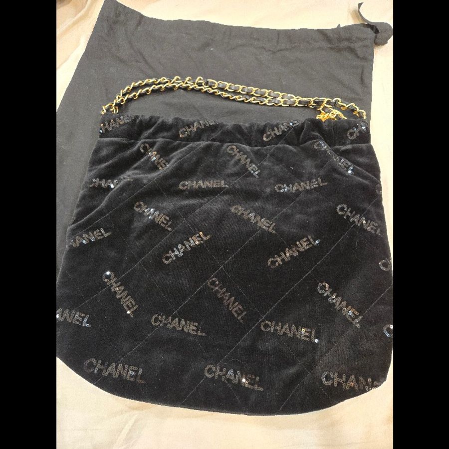 [99新] CHANEL 22 Bag 天鵝絨+CHANEL亮片(黑金)款-8