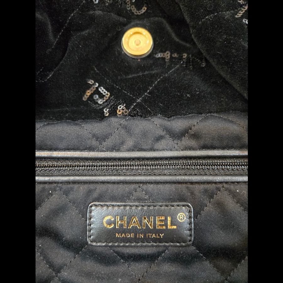 [99新] CHANEL 22 Bag 天鵝絨+CHANEL亮片(黑金)款-11