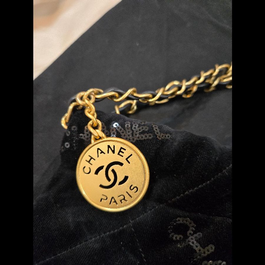 [99新] CHANEL 22 Bag 天鵝絨+CHANEL亮片(黑金)款-13
