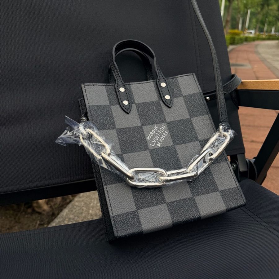 LV 棋盤格 琴譜包-0